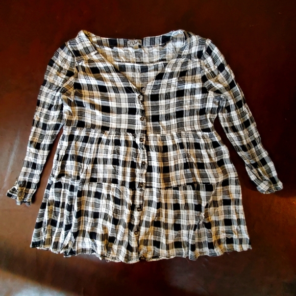 J for Justify 100% rayon black & white button down blouse - Picture 1 of 3